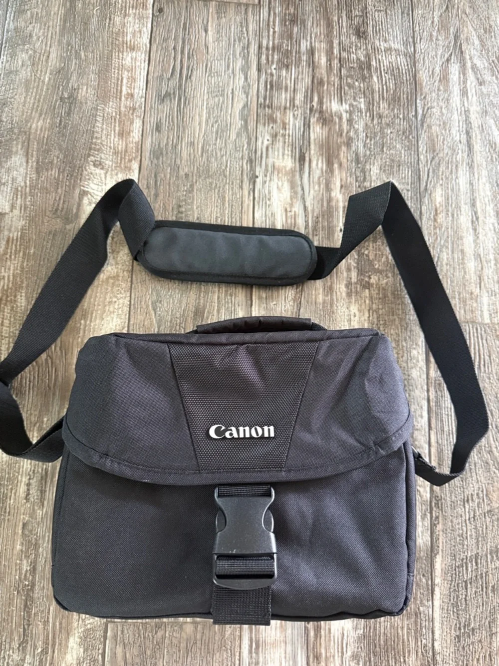 Canon EOS Shoulder Bag (Black) Camera 100ES